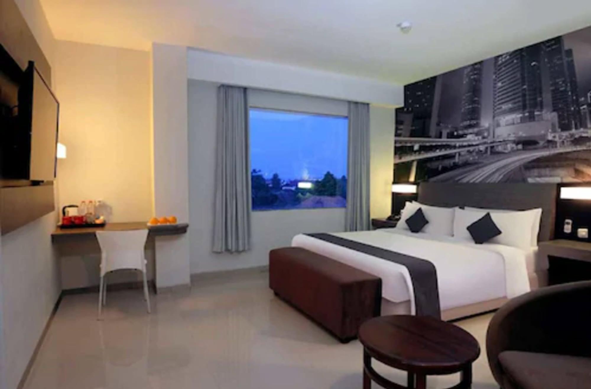 Hotel Neo Candi Simpang Lima - Semarang By Aston Екстер'єр фото