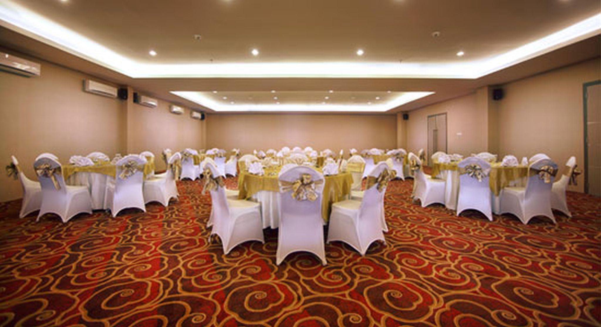 Hotel Neo Candi Simpang Lima - Semarang By Aston Екстер'єр фото