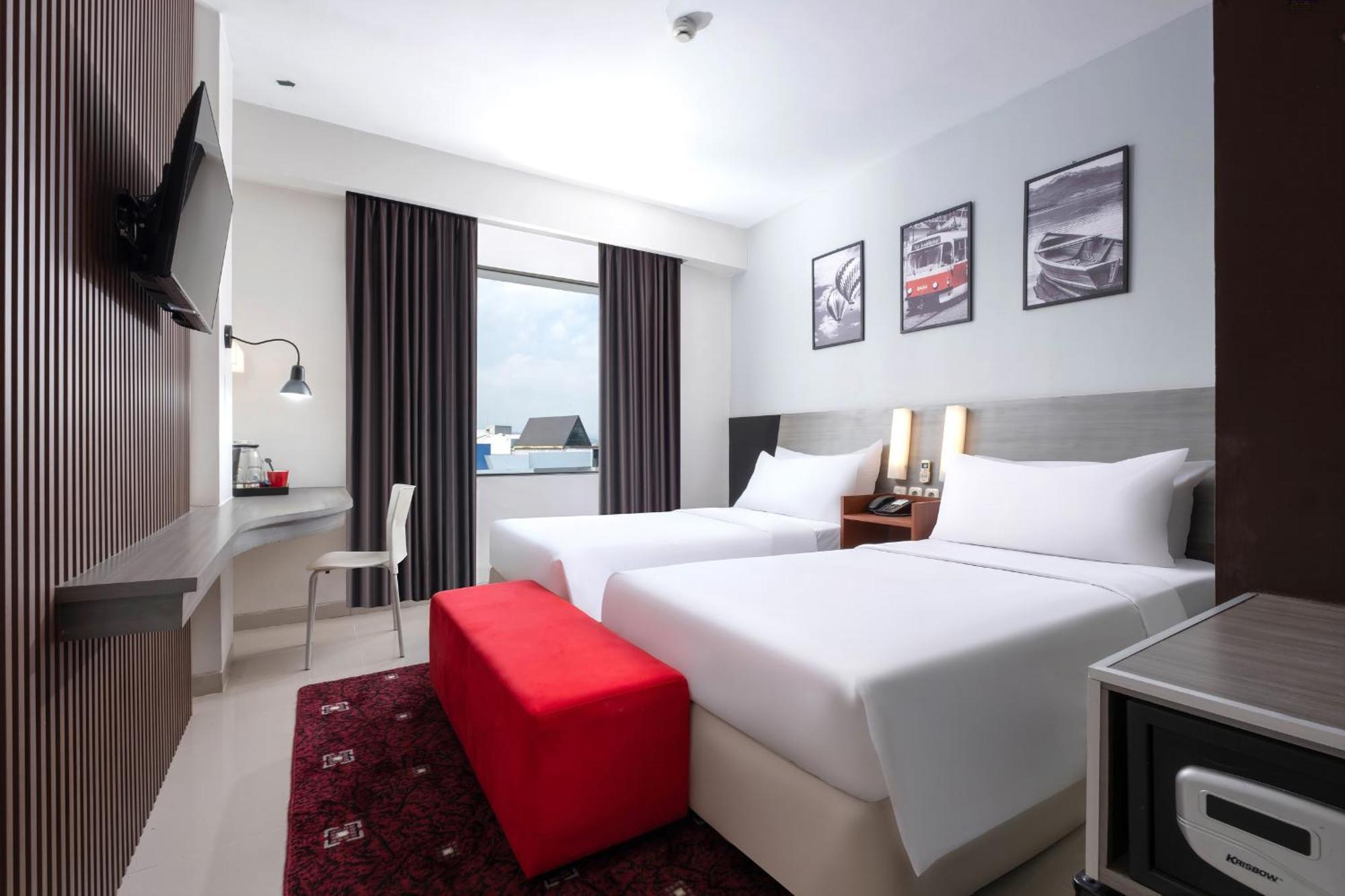 Hotel Neo Candi Simpang Lima - Semarang By Aston Екстер'єр фото