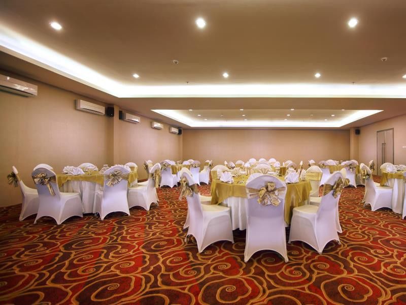 Hotel Neo Candi Simpang Lima - Semarang By Aston Екстер'єр фото