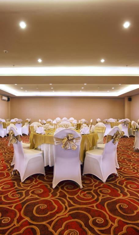 Hotel Neo Candi Simpang Lima - Semarang By Aston Екстер'єр фото