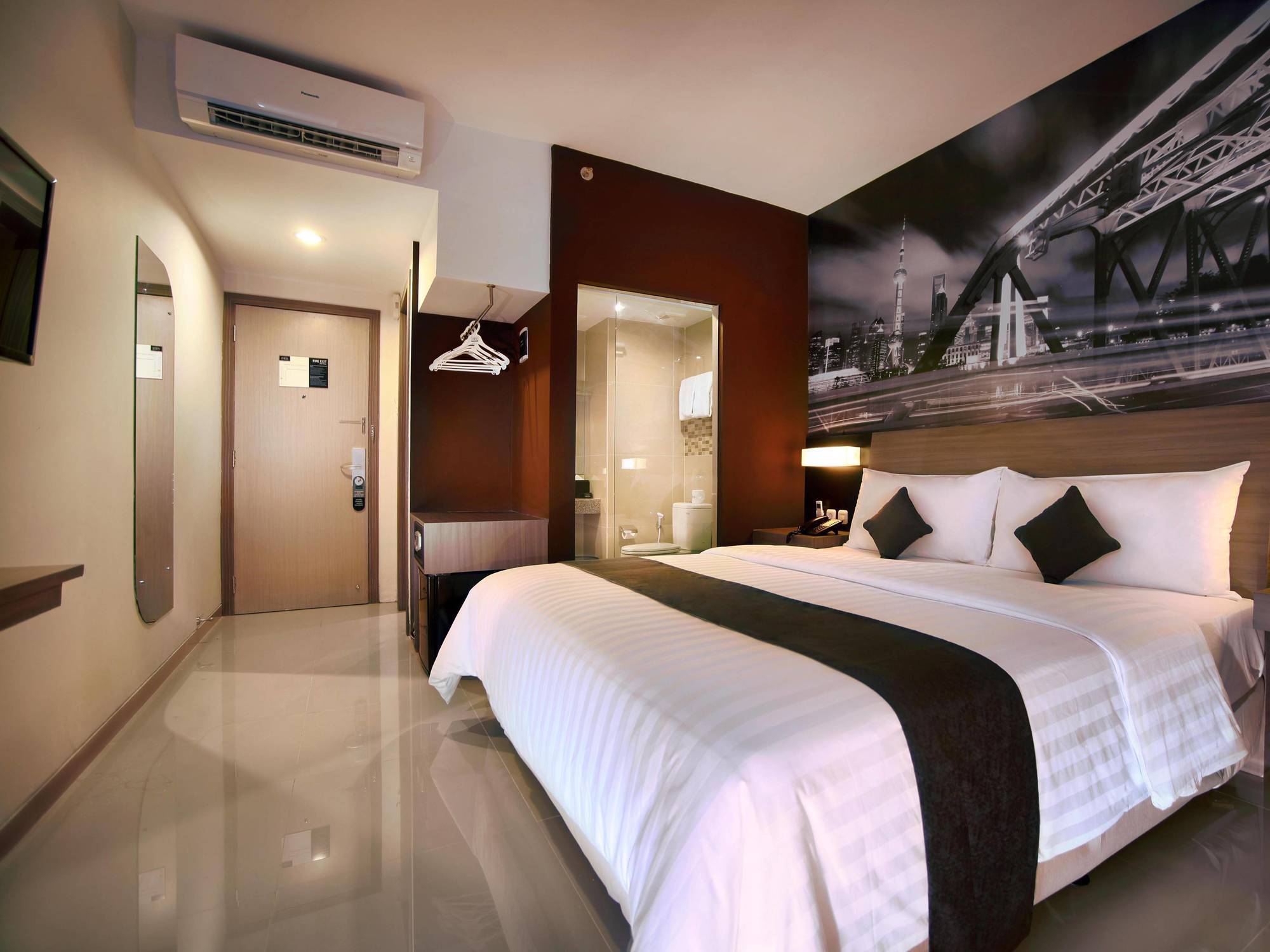 Hotel Neo Candi Simpang Lima - Semarang By Aston Екстер'єр фото