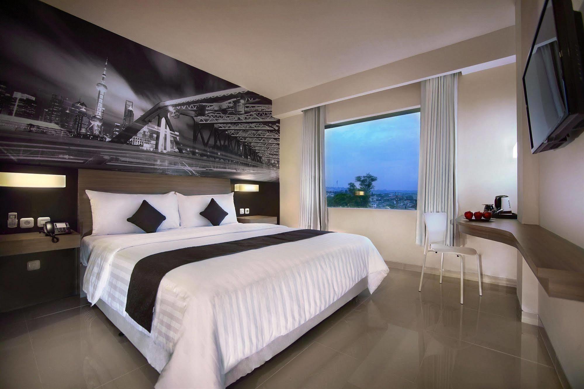 Hotel Neo Candi Simpang Lima - Semarang By Aston Екстер'єр фото