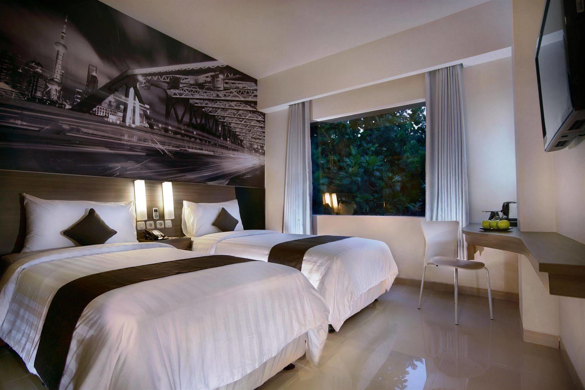 Hotel Neo Candi Simpang Lima - Semarang By Aston Екстер'єр фото