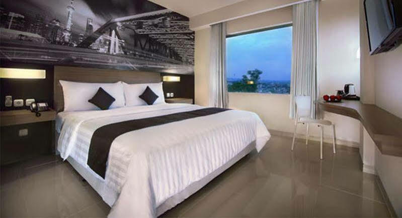 Hotel Neo Candi Simpang Lima - Semarang By Aston Екстер'єр фото